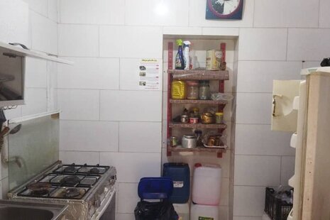 اتاق سه تخت در مهمانپذیر ناصرخسرو