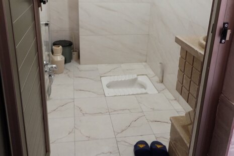 سوئیت در طبقه اول ویلا باغ بهشت سواد کوه