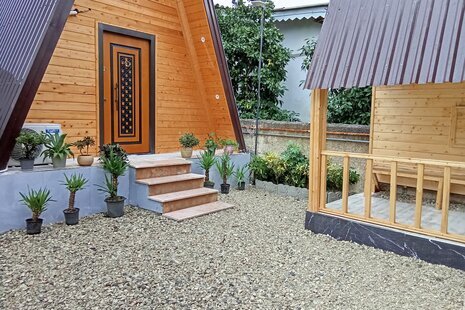 کلبه چوبی تک خواب یاس و رز در تنکابن