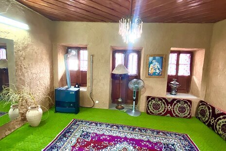 اتاق اشکانیان در اقامتگاه بومگردی گلوگاه