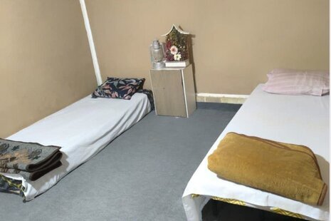 اتاق دو تخت اشتراکی آقایان در اقامتگاه بومگردی در یزد