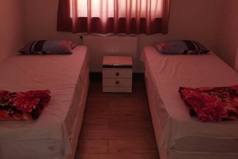 واحد دوخواب مبله طبقه همکف در بندرانزلی