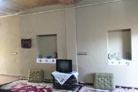 اتاق بنفشه در اقامتگاه بومگردی گالیکش