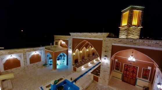 اتاق کرشاهی در اقامتگاه بومگردی کاشان