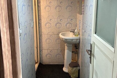 اتاق پنج تخت در مهمانپذیر خیابان کارگر