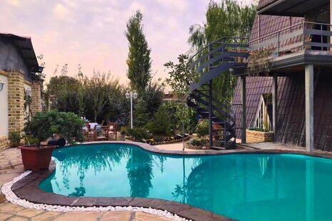 کلبه سوئیسی دوبلکس استخردار دوخواب در چهارباغ