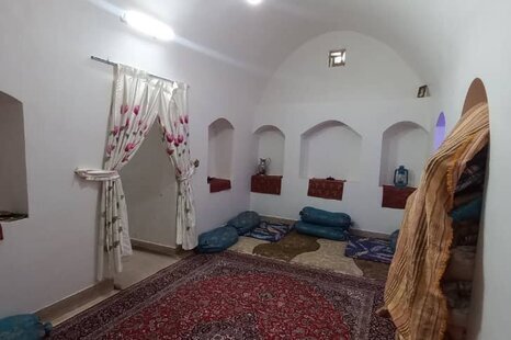 اتاق 1 قصر فیروزه در بومگردی گرمسار