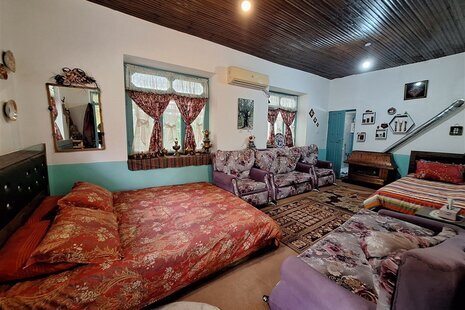 اتاق سنتی 30متری VIP در اقامتگاه بومگردی شفت