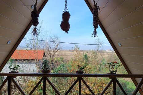 واحد تکخواب در طبقه دوم ویلا خانه ی مهر رودسر