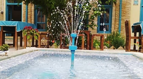 اتاق دونفره بنفشه در اقامتگاه بومگردی اصفهان