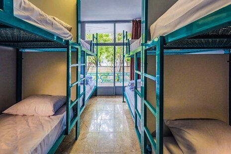 اتاق 8 نفره خوابگاهی بانوان در هاستل اصفهان