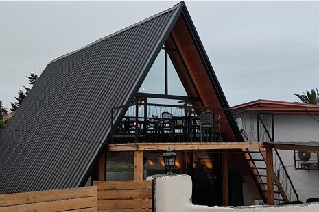 کلبه سوئیسی دوبلکس ساحلی ٱلا در نور