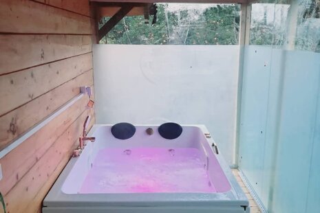 کلبه چوبی تکخواب جکوزی آرامش در سوادکوه