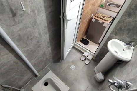 اتاق 402 دو تخت در مسافرخانه قم