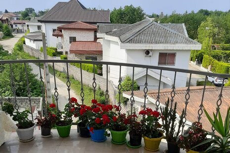 واحد تکخواب در طبقه دوم ویلای متل قو