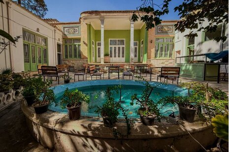 اتاق استاد همایی در اقامتگاه بومگردی اصفهان