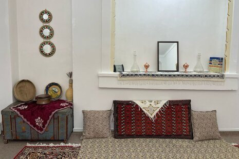 اتاق نن جان در اقامتگاه بومگردی دامغان