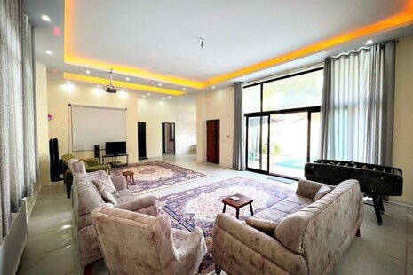 ویلا دو خواب استخردار سایه در چهارباغ