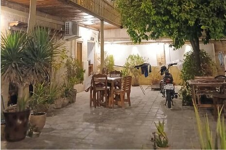 اتاق شاهنشین در اقامتگاه بومگردی شیراز