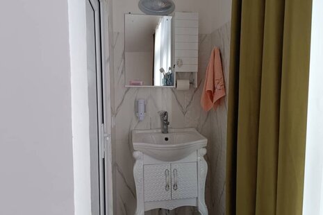 واحد تکخواب در طبقه دوم ویلا خانه ی مهر رودسر