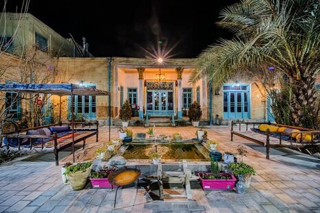 اتاق دونفره مرغ سحر در اقامتگاه بومگردی اصفهان