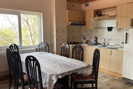 واحد مبله تکخواب طبقه همکف ویلا جنگلی شونیشت در شیرگاه