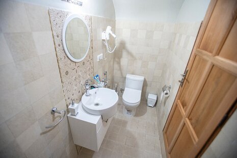 واحد (103) تکخواب 5تخته در هتل در کاشان