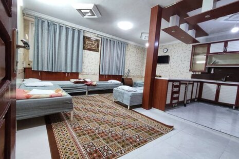 سوئیت شش تخت در مسافرخانه مشهد