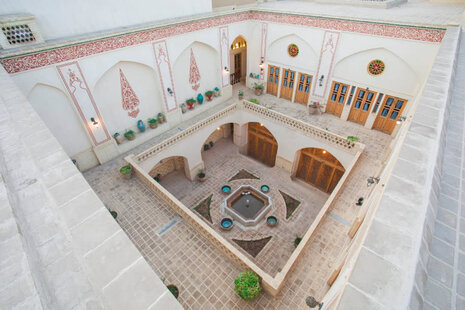 اتاق 4نفره گلفام در هتل سنتی در کاشان