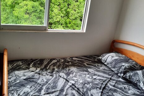 واحد تکخواب تراس دار در طبقه اول ویلای آمل