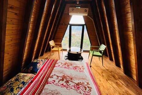 کلبه سوئیسی مبله دوبلکس جکوزی دار تک خواب در شیرگاه