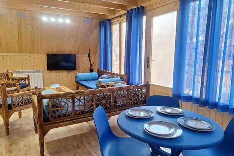 کلبه سوئیسی مبله دوخواب آبی در پل سفید