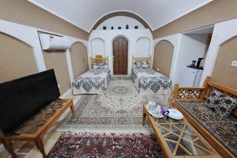 خانه باغ سنتی دوتخت 1 در بومگردی کاشان