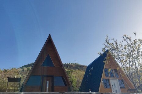 کلبه سوئیسی دوبلکس تک خواب ارغوان در لردگان