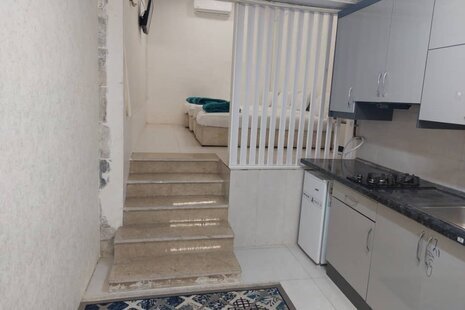 سوئیت(6نفره) زیرهمکف مسافرخانه در مشهد