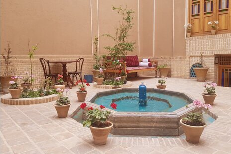 اتاق 2 تخته کرشمه در اقامتگاه بومگردی در کاشان