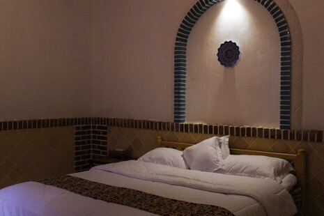 اتاق مینا در طبقه اول اقامتگاه بومگردی نطنز