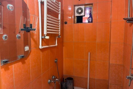 واحد مبله تکخواب در طبقه دوم ویلا  سرای پدری در شفت