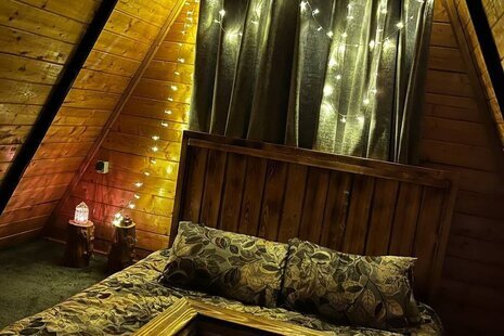 کلبه سوئیسی دوبلکس تکخواب چوبین سبز در نشتارود