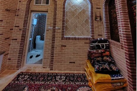 اتاق سه راه رئیس در اقامتگاه بومگردی کاشان