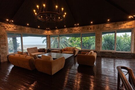 ویلا ساحلی استخردار چهار خواب در نور