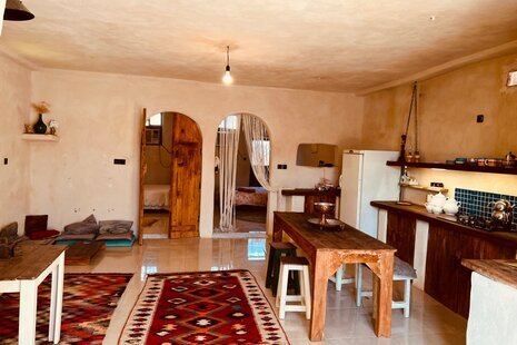 واحد مبله دوخواب طبقه همکف خانه لیل ماه در هرمز قشم