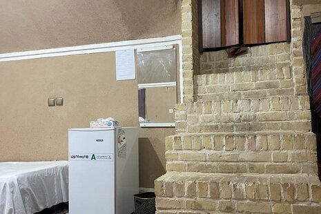 خوابگاه دخترانه 3 نفره قاجار در یزد