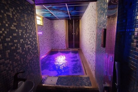 واحد دوبلکس تکخواب جکوزی دار در طبقه اول ویلای فشم