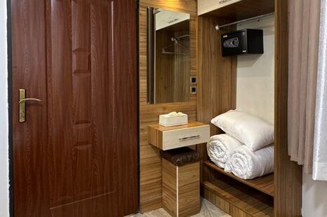 اتاق سه نفره اندرزگو در هتل مشهد