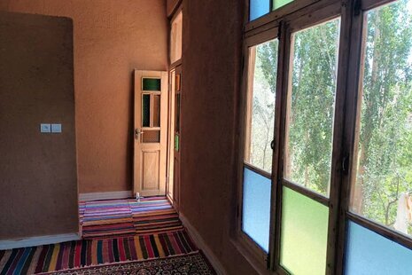 اتاق مبله در اقامتگاه بومگردی مجن