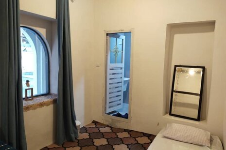 اتاق مبله بادگیر در اقامتگاه بومگردی قشم