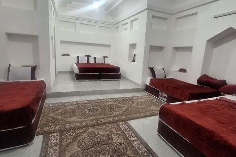 اتاق هفت نفره در اقامتگاه بومگردی یزد