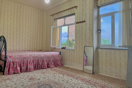 واحد درخشان در طبقه دوم در آستارا