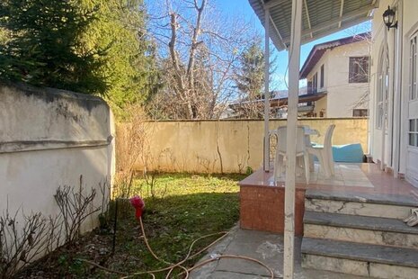 واحد دو خواب مبله درطبقه اول ویلای کلاردشت